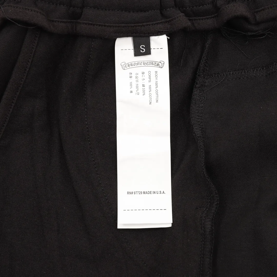 🅿️290 Chrome Hearts/Chrome Hearts cross-patch embroidered shorts. Original purchased from Hong Kong National Specialty Co., Ltd. 8700. The fabric is made of 330 grams of cotton, soft and comfortable to the touch. Garment washing process, imported TAJIMA machine positioning embroidery, custom sterling silver curved buckles, pure hand stitching, customized accessories. Products from large factories test workmanship. The upper body is comfortable and natural. Compare workmanship details to counters. Instant sale of market version. Size: S-L
